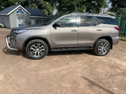 Picture of SUV Toyota Fortuner