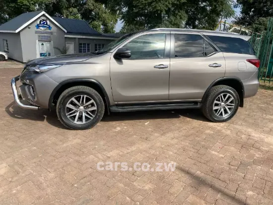Picture of SUV Toyota Fortuner