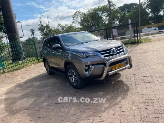 Picture of SUV Toyota Fortuner