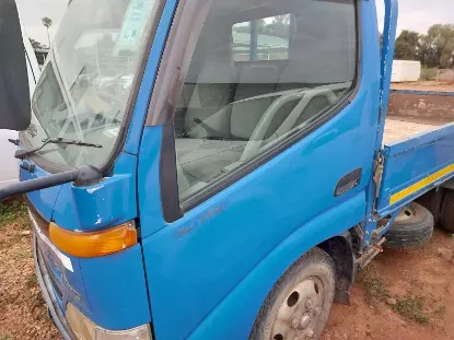 Picture of Hino Dutro 2002