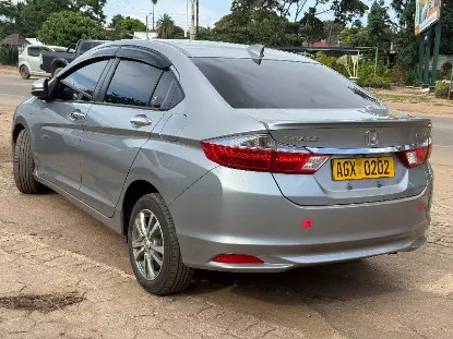 Picture of Honda Grace 2015