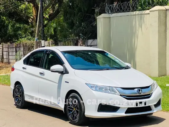 Picture of Honda Grace 2015