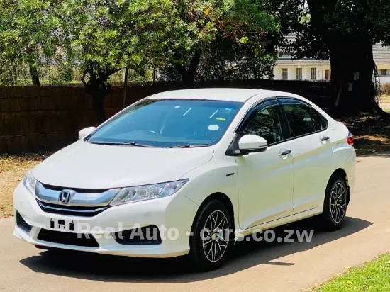 Picture of Honda Grace 2015