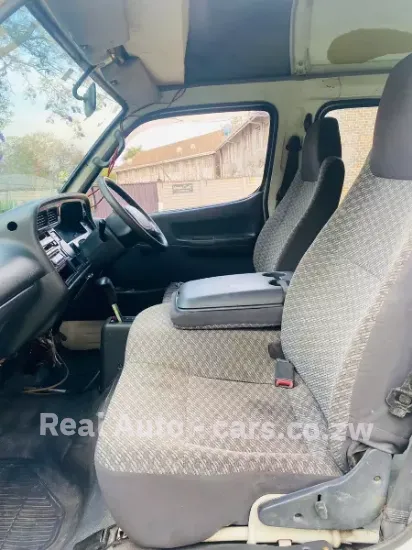 Picture of Toyota Hiace 2000