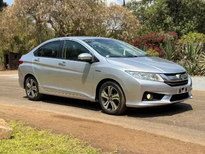 Picture of Honda Grace 2015