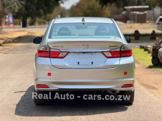 Picture of Honda Grace 2015