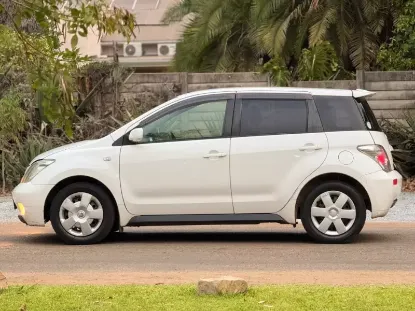 Picture of Toyota IST 2005