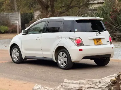Picture of Toyota IST 2005