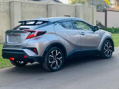 Picture of Toyota C-HR Hybrid 2017