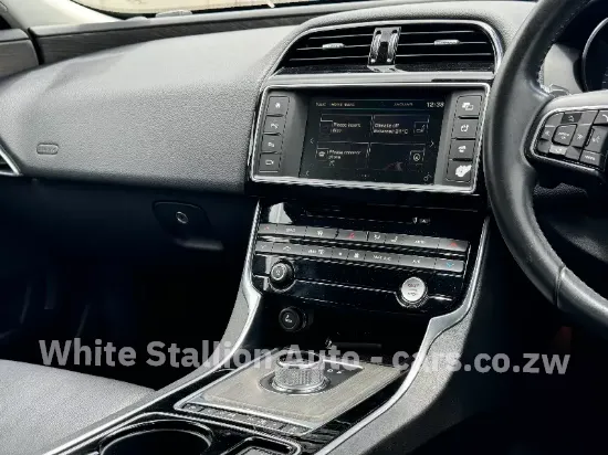 Picture of Jaguar XF 2015