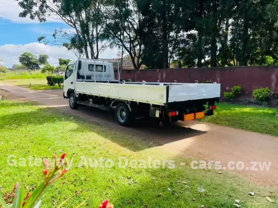 Picture of Hino Dutro 2008