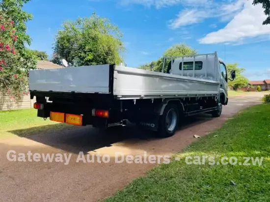 Picture of Hino Dutro 2008