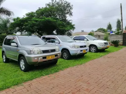 Picture of Nissan Xtrail, Honda CRV (Mid SUVs) 4×4)