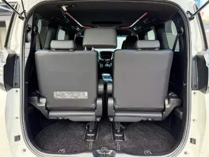 Picture of Toyota Vellfire 2017
