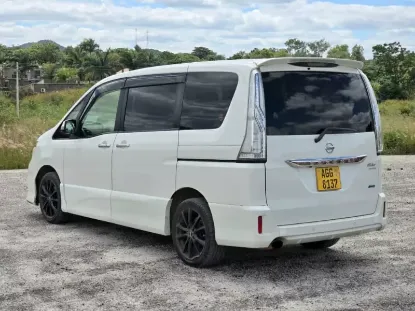 Picture of Seven Seater Nissan Serena C26