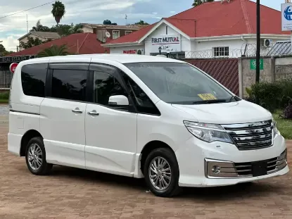 Picture of Seven Seater Nissan Serena C26