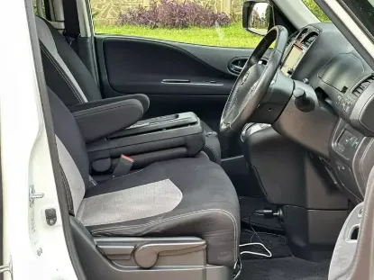 Picture of Seven Seater Nissan Serena C26