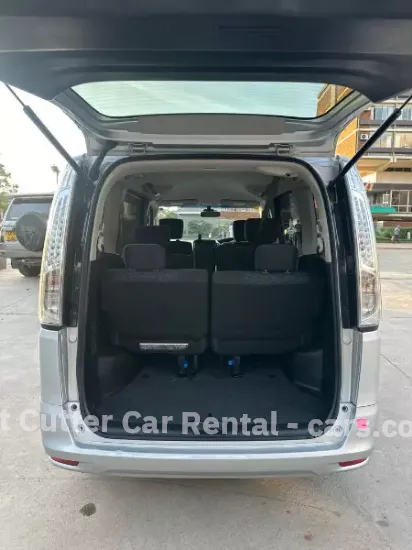 Picture of Seven Seater Nissan Serena C26