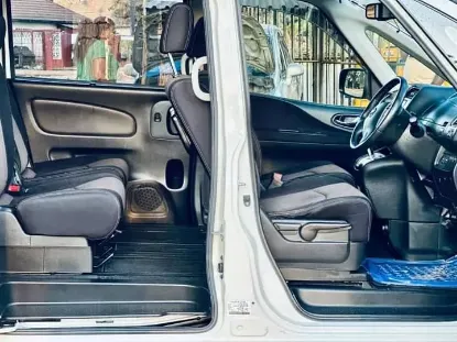 Picture of Seven Seater Nissan Serena C26