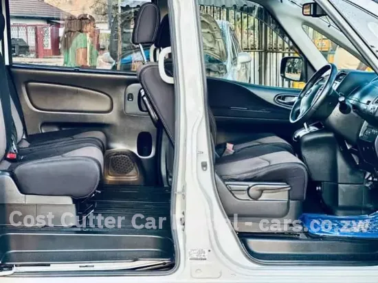 Picture of Seven Seater Nissan Serena C26