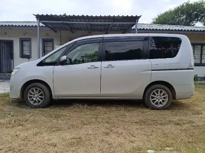 Picture of Seven Seater Nissan Serena C26