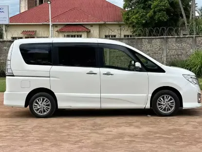 Picture of Seven Seater Nissan Serenas C26s