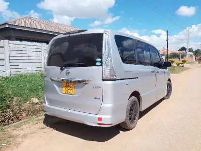 Picture of Seven Seater Nissan Serenas C26s