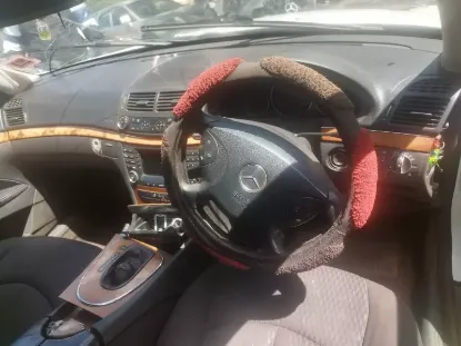 Picture of Mercedes Benz 211 2010