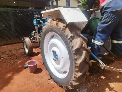 Picture of Ford Tractor 2004