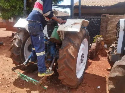 Picture of Ford Tractor 2004