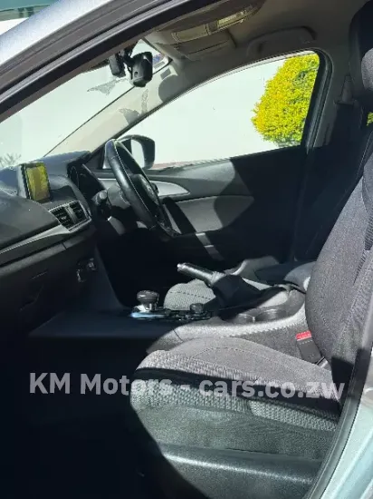 Picture of Mazda Axela 2016