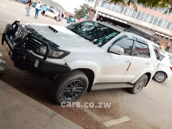 Picture of Toyota Fortuner 2015