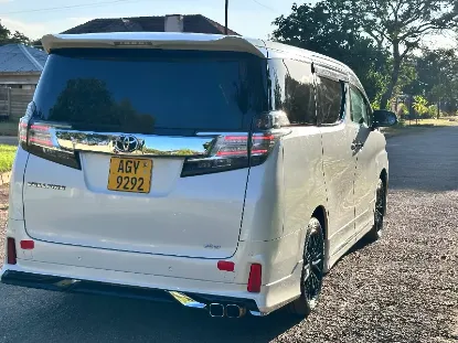 Picture of Toyota Vellfire 2017