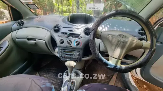 Picture of Toyota Vitz 1999