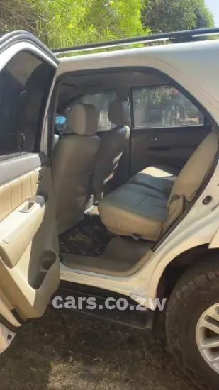 Picture of Toyota Fortuner 2012