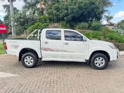 Picture of Toyota Hilux 2013