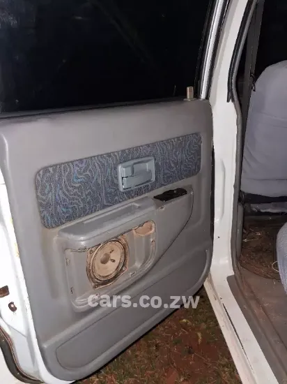 Picture of Isuzu KB250LE 2003