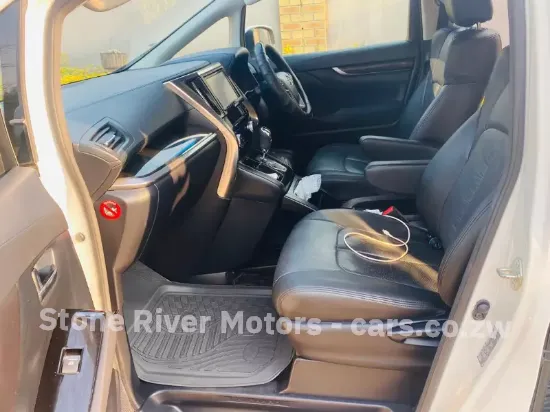 Picture of Toyota Alphard 2016