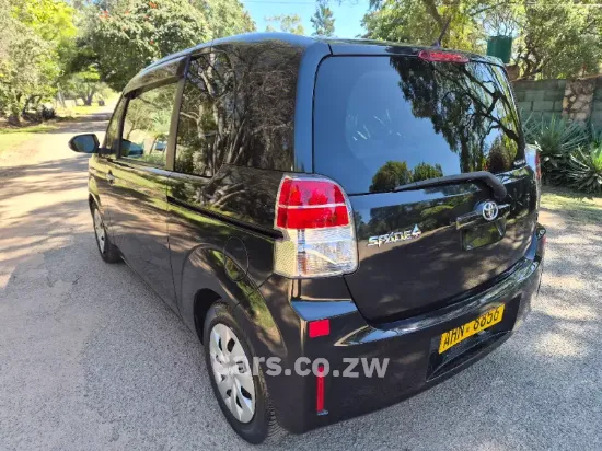 Picture of Toyota Spade 2017