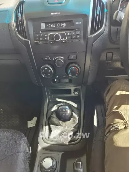 Picture of Isuzu KB250 2023