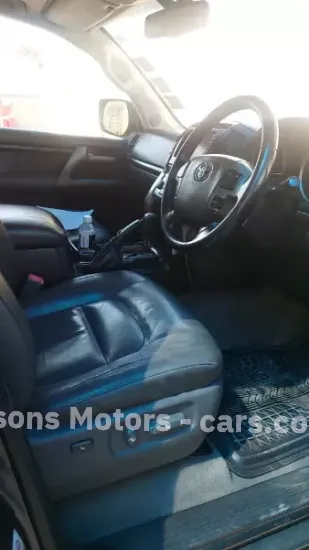 Picture of Toyota Land Cruiser 2010