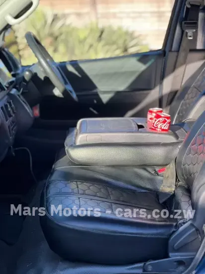 Picture of Toyota Hiace 2015