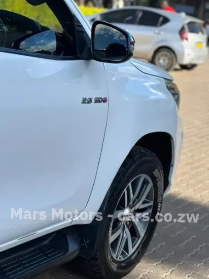 Picture of Toyota Hilux 2020