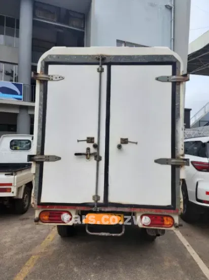 Picture of Hyundai H-100 2011