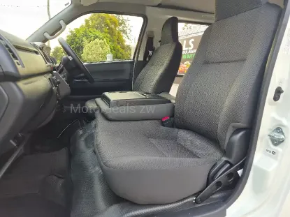 Picture of Toyota Hiace 2017