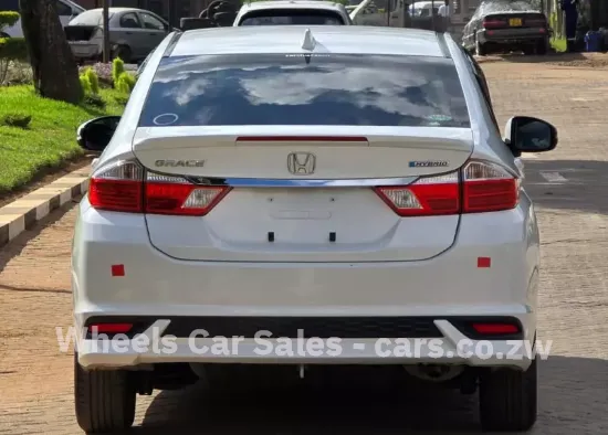 Picture of Honda Grace 2018