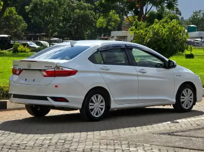 Picture of Honda Grace 2018