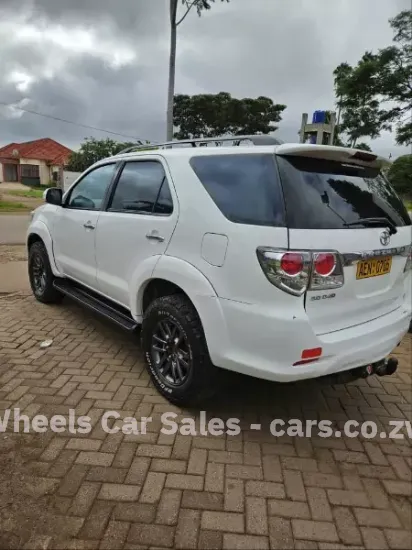 Picture of Toyota Fortuner 2014