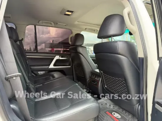 Picture of Toyota Land Cruiser 2020