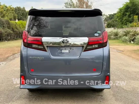 Picture of Toyota Alphard 2017
